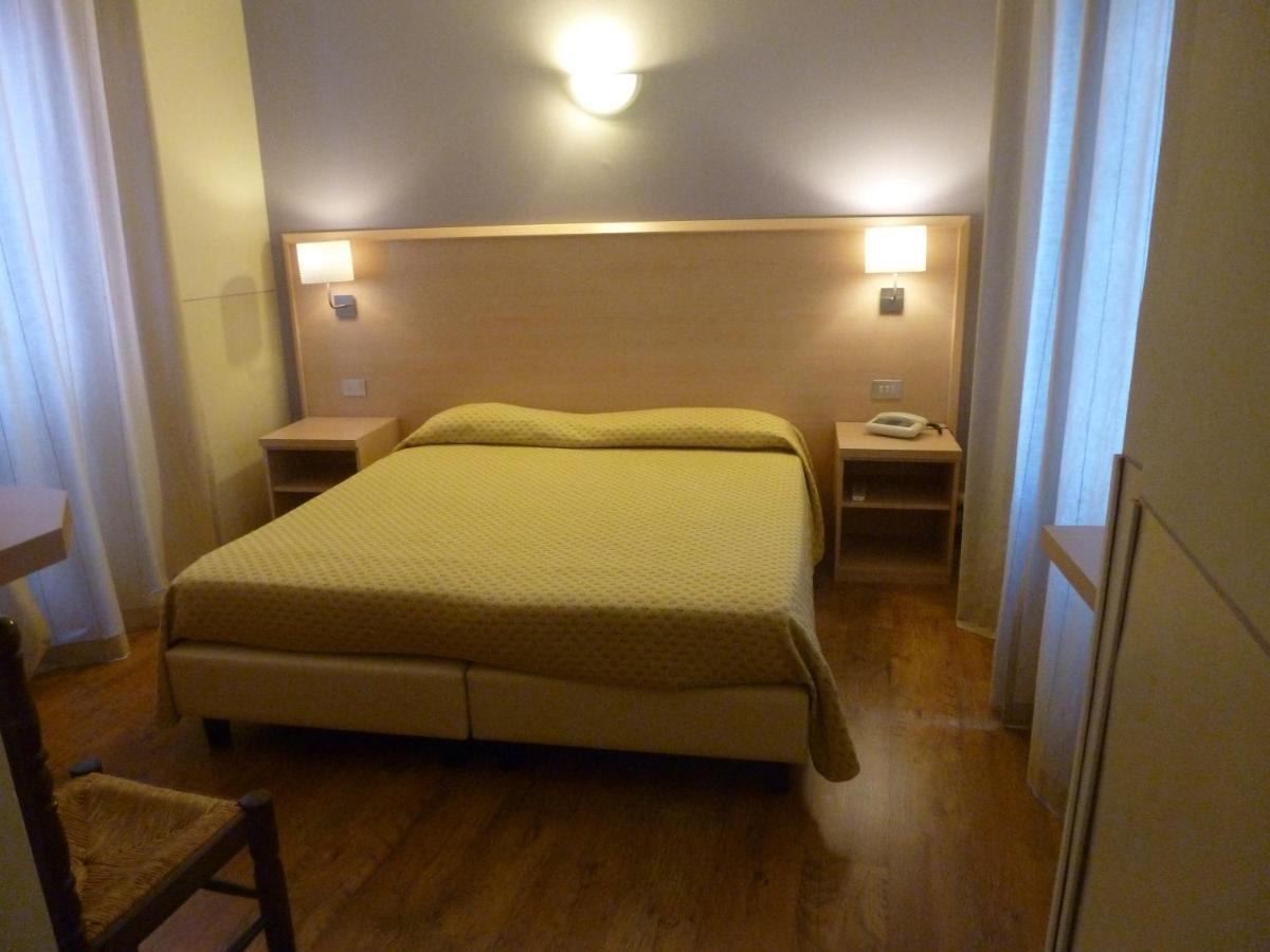 Hotel Da Cesare Stresa Pokój zdjęcie
